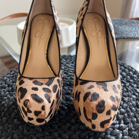 Jessica Simpson Leopard print heels - Picture 1 of 4